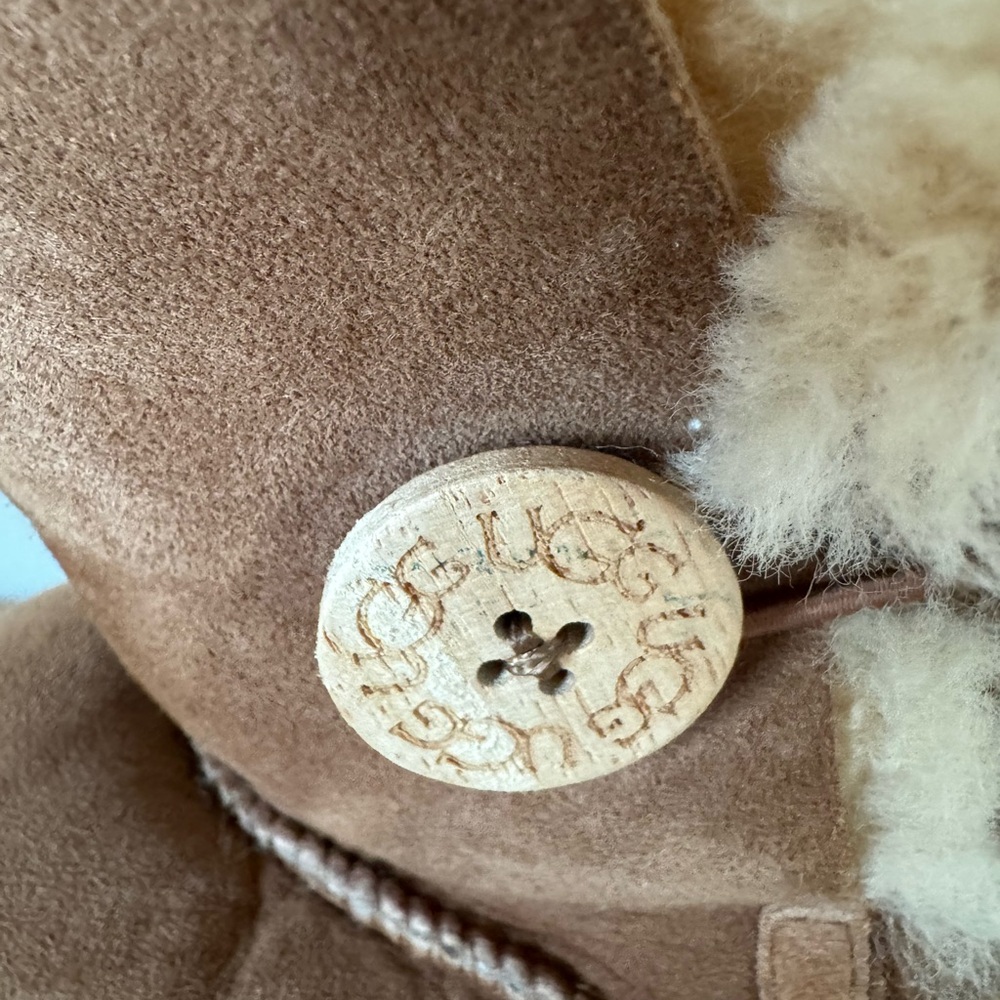 Ugg- Bailey Button - image 7